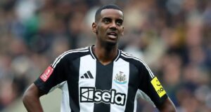 Newcastle chegou a um acordo para assinar o futuro Issac de Howe