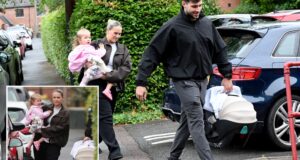 Molly-Mae Hague e Tommy Fury apareceram em público pela primeira vez com seu recém-nascido e Bambi alguns dias após o nascimento