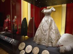 Uma exposição digna de uma rainha: A moda da Rainha Elizabeth II