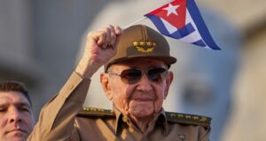 Raul Castro aparece em público pela primeira vez desde as acusações de assassinato do Departamento de Justiça contra Trump