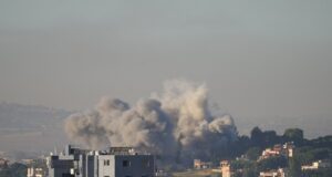 Israel continua a atacar apesar do acordo dos EUA com o Líbano | Israel ataca Líbano Notícias