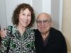 Danny DeVito diz que ele e Rhea Perlman são melhores amigos porque moram separados