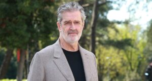 Rupert Everett destrói seu corpo enquanto reflete sobre seu passado ‘sociopata’