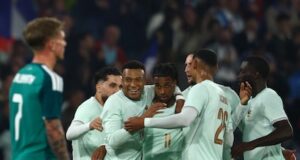 A França, favorita na Copa do Mundo, ganhou confiança no treino contra a Irlanda do Norte com o herói Michael Olise, que fez três gols.