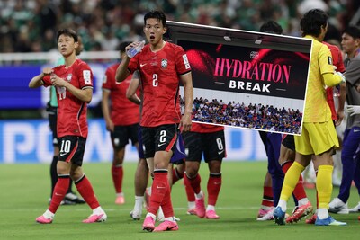 spelers-van-zuid-korea-tijdens-een-zogeheten-hydration-break.jpeg