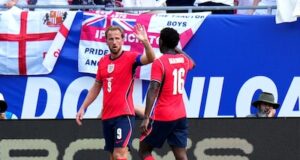 A Inglaterra quase marcou o segundo gol contra a Nova Zelândia. A Alemanha tem bons generais para enfrentar os Estados Unidos.