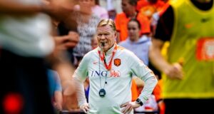 Conferência de imprensa ao vivo Som | Ronald Koeman fala sobre o início dos preparativos para a Copa do Mundo e a partida de despedida.