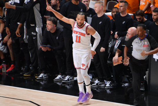 Jalen Brunson bate a porta enquanto Knicks rouba o jogo 1; O prazo de negociação da MLB está se aproximando
