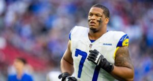 Alaric Jackson dos Rams foi preso sob suspeita de violência doméstica