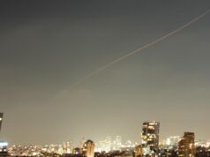 Novos ataques iranianos e israelitas ameaçam cessar-fogo; Trump pede a ambos os lados que parem de ‘atirar’