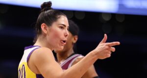 A lesionada Kelsey Plum provavelmente retornará no próximo jogo dos Sparks