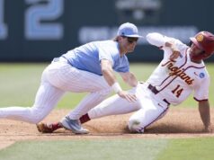 Jason DeCaro, da Carolina do Norte, eliminou o time de beisebol da USC no jogo 2