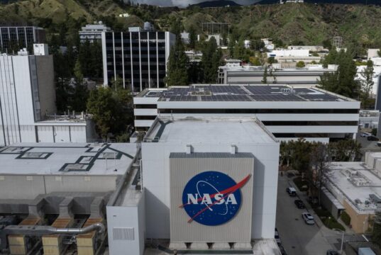 A competição para administrar o JPL chega em um momento difícil
