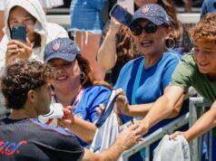 Milhares dão as boas-vindas à seleção masculina de futebol dos EUA no SoCal antes da Copa do Mundo