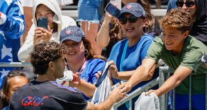 Milhares dão as boas-vindas à seleção masculina de futebol dos EUA no SoCal antes da Copa do Mundo