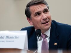 A escolha de Trump para procurador-geral, Todd Blanche, enfrenta um desafio de confirmação