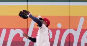 Jo Adell revive o meme de José Canseco desistindo de sua cabeça