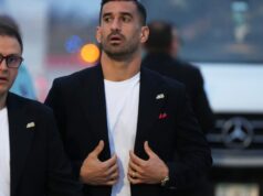 A seleção iraniana usa o distintivo número 168 para homenagear as vítimas dos ataques aéreos antes da Copa do Mundo