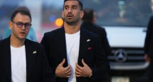 A seleção iraniana usa o distintivo número 168 para homenagear as vítimas dos ataques aéreos antes da Copa do Mundo