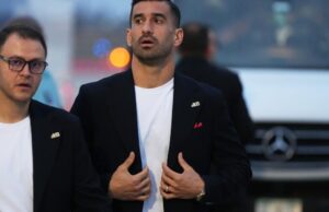 A seleção iraniana usa o distintivo número 168 para homenagear as vítimas dos ataques aéreos antes da Copa do Mundo