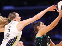 O retorno de Kelsey Plum não conseguiu reverter a derrota dos Sparks para os Wings