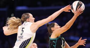 O retorno de Kelsey Plum não conseguiu reverter a derrota dos Sparks para os Wings