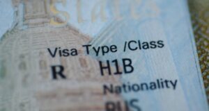 Juiz bloqueia taxa de US$ 100 mil para vistos H-1B impostos por Trump