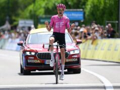 Critérium du Dauphiné: O francês Alex Baudin sobrevive a uma batalha solo inicial para conquistar a maior vitória de sua carreira e a camisa amarela na fase 1.