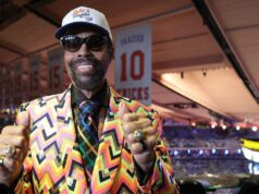 A lenda dos Knicks comeu batatas fritas como asas com osso durante as finais da NBA, e os fãs não conseguiam tirar os olhos dele.