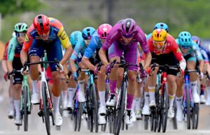 As novas regras da UCI exigem terminar a “pelo menos 200 metros” de distância em uma corrida rápida.