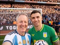 O embaixador britânico vestiu a camisa da Argentina para um vídeo antes da Copa do Mundo e se tornou viral