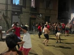 Marrocos perde mas Barriera comemora: música e dança em bares e ruas