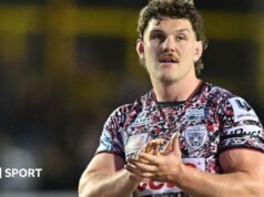 Robbie Mulhern: Castleford Tigers contrata Leigh Leopards por três anos