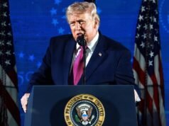 Trump faz discurso em 250 estados após atraso relâmpago no shopping