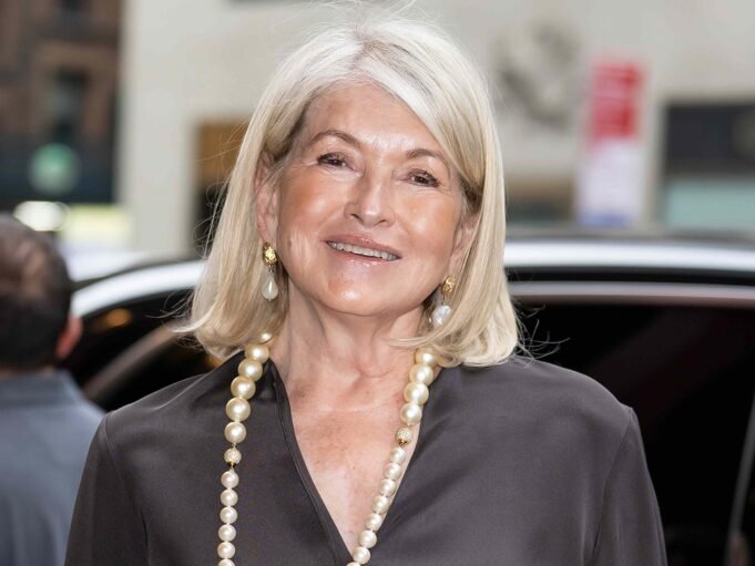 Martha Stewart e eu passamos um dia de caminhada sem bolhas com esses tênis aprovados por podólogos – a partir de US$ 45