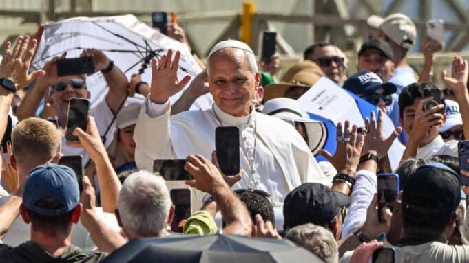 O Papa reza nos campos de Lampedusa e no cemitério dos migrantes