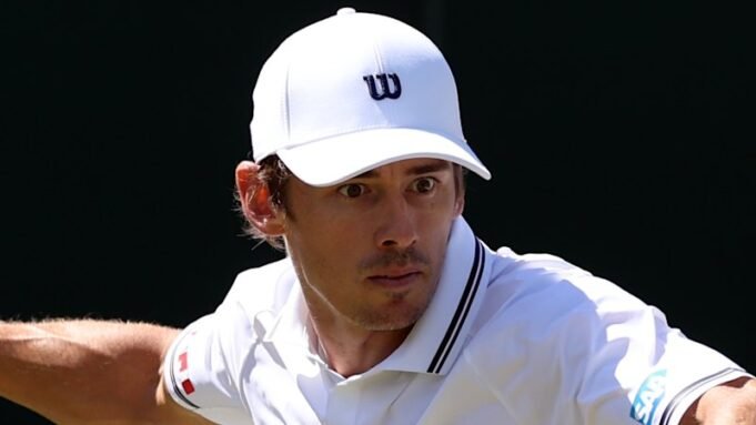Alex de Minaur contra Adrian Mannarino e Maya Joint procuram continuar sua forte campanha contra Alexandra Eala.