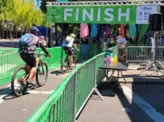 Na foto: Milhares de ciclistas viajam pela estrada Seattle-Portland para o Bicycle Classic anual.