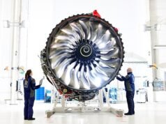 Rolls-Royce está fechando um novo contrato de motor a jato enquanto compete com a rival americana GE