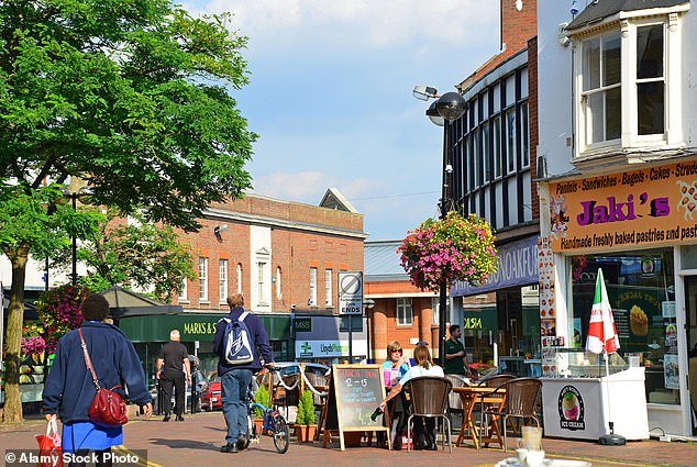 109771105-15950489-Heatwave_Warm_weather_has_put_a_dampener_on_spending_last_month_-a-27_17830864698.jpeg