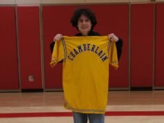 A jaqueta quente da lenda da NBA está sendo vendida por preços absurdos… meses depois que os fãs a encontraram na Goodwill por US $ 3