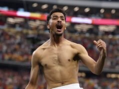 Desgosto na Copa do Mundo para Socceroos eliminados do torneio após disputa de pênaltis contra o Egito de Mohamed Salah