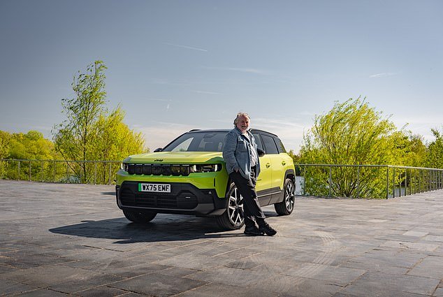 109787245-15951713-Ray_Massey_drove_the_latest_version_of_the_Jeep_Compass_its_thir-a-41_17831480380.jpeg