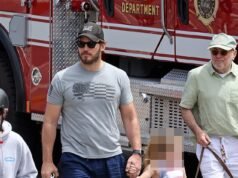 Chris Pratt e Katherine Schwarzenegger aparecem no desfile de 4 de julho com crianças após a chocante notícia do divórcio de Anna Faris ser revelada