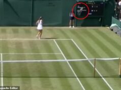 Uma estrela adolescente de Wimbledon foi desclassificada após lançar sua raquete por engano na multidão