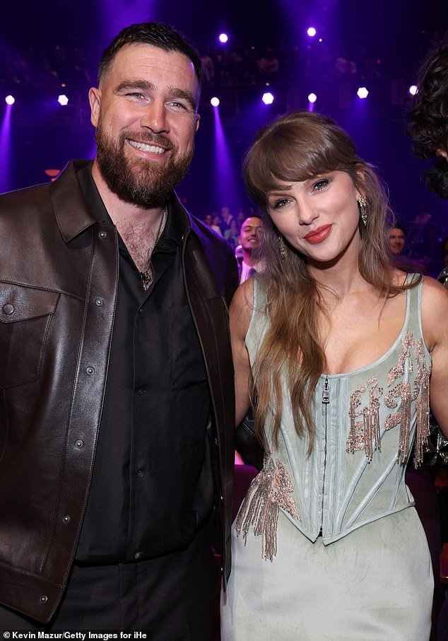 109841687-15958009-Taylor_Swift_and_Travis_Kelce_s_wedding_guests_were_subjected_to-a-49_17833898053.jpeg