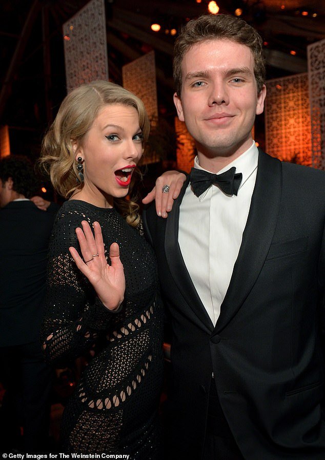 109858403-15959679-Insiders_tell_the_Daily_Mail_why_Taylor_Swift_chose_brother_Aust-a-30_17834520151.jpeg