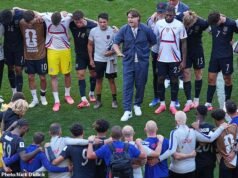 O mistério gira no campo da Copa do Mundo dos EUA enquanto a FIFA suspende discretamente dois dirigentes seniores da seleção após a intervenção de Trump em Folarin Balogun