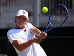 Cruz Hewitt chegou à final de Wimbledon comemorando com as filhas gêmeas de Roger Federer