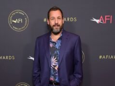 O parceiro de Adam Sandler o defende como anfitrião do casamento de Taylor Swift e Travis Kelce